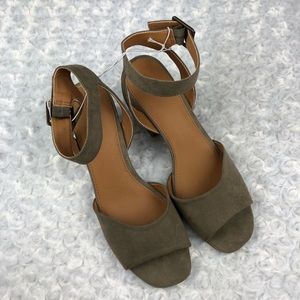 Universal Thread Taupe Heeled Pump Sandals Sz 10